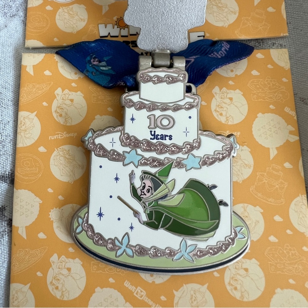 Disney | NWT Sleeping Beauty Medal Pin - Picture 3 of 4
